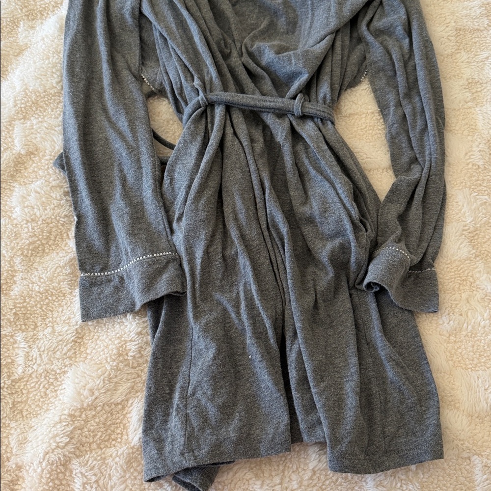 VS Robe - Picture 4 of 7